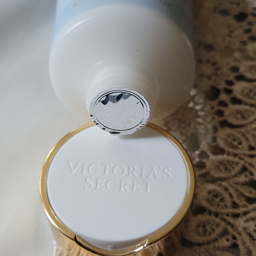 NWT VICTORIA'S SECRET SET FRAGANCE MIST+LOTION - Picture 7 of 10